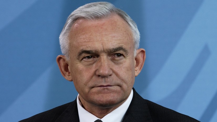 Экс-премьера Польши Миллера поразили слова Зеленского об окончании конфликта