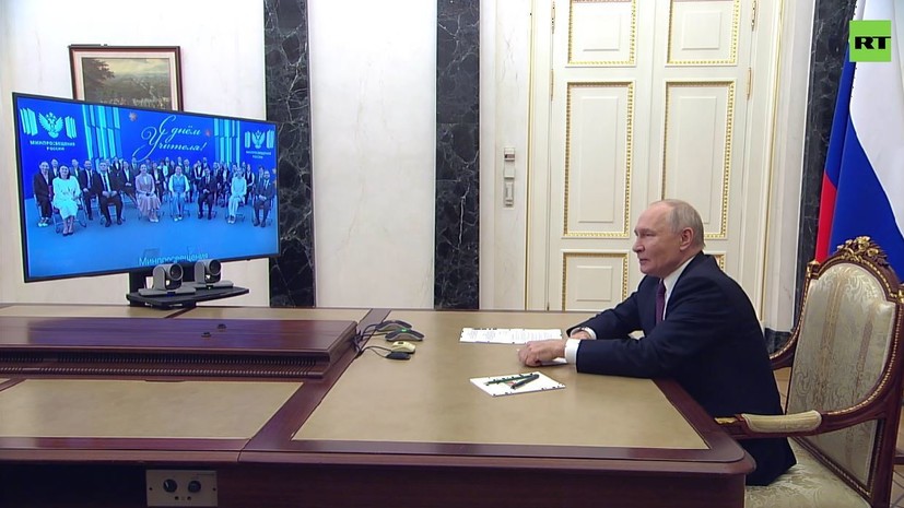 &laquo;Вы делаете важное и святое дело&raquo;: Путин &mdash; о значимости работы учителей
