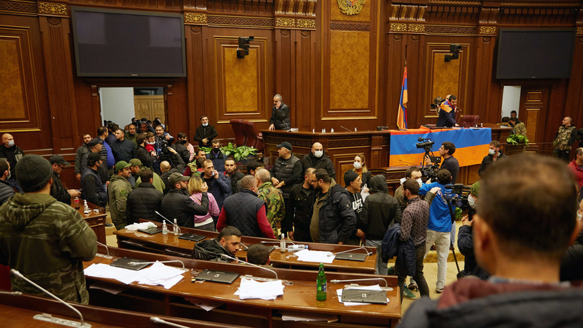 В парламенте Армении конфликт закончился потасовкой