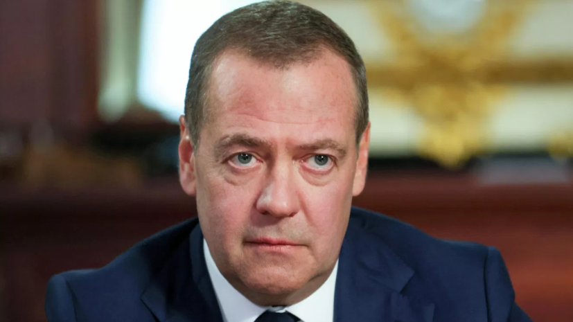 Медведев заявил, что в Европе на всех россиян объявлена охота