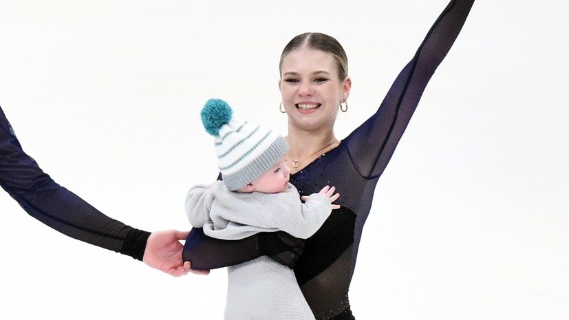 Трусова вышла на лёд вместе с сыном во время показательных выступлений на турнире в Казахстане