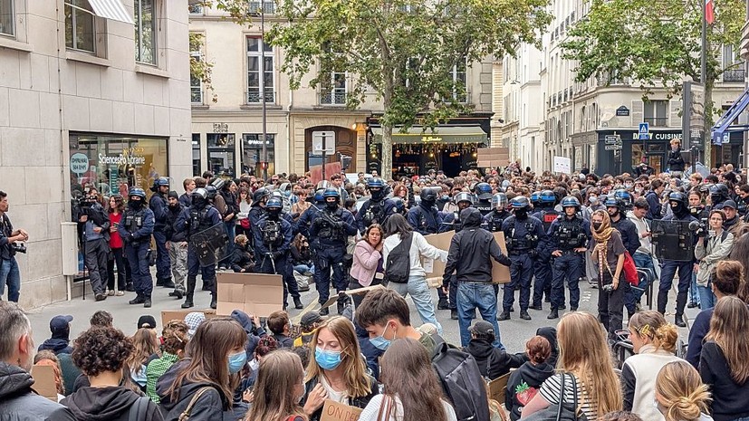 В Париже, Страсбурге и Ренне из-за протестов прерваны занятия в ряде школ
