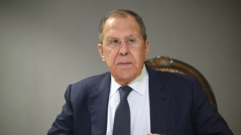 Лавров и глава МИД Турции проводят встречу на полях саммита СВМДА в Баку