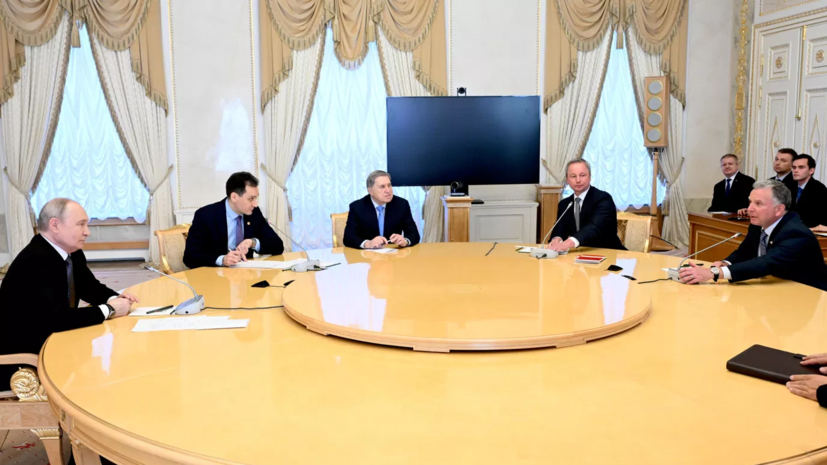 Ушаков и Дмитриев приняли участие в переговорах Путина с Уиткоффом в Петербурге