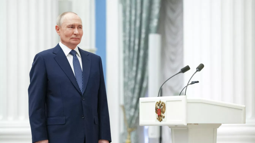 Путин наградил родителей шестерых детей с Ямала медалью ордена «Родительская слава»