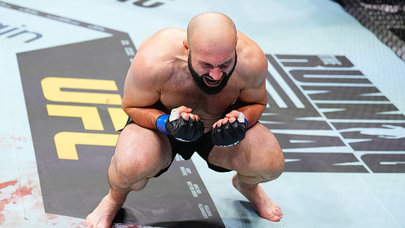 Мурзаканов проиграл Рейесу техническим нокаутом на турнире UFC в Абу-Даби