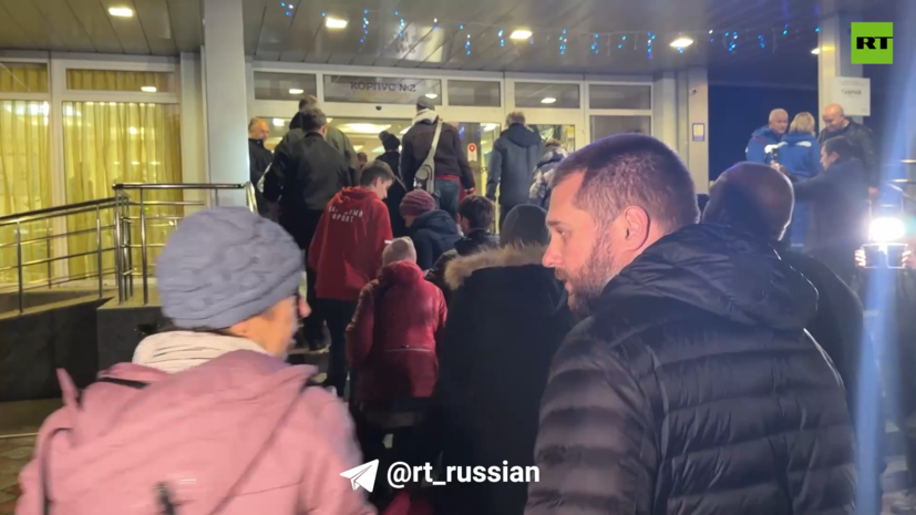 Жители Алешек приехали в гостиницу после эвакуации из города