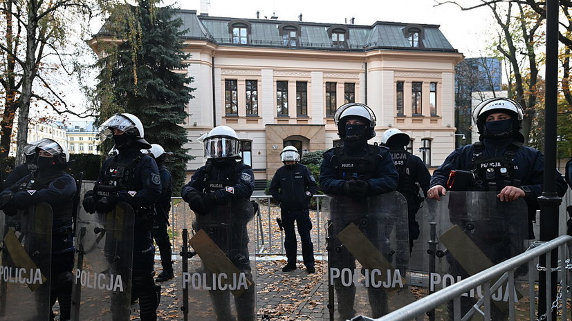 Полиция Варшавы задержала 4 человек в ходе протестов у Конституционного суда