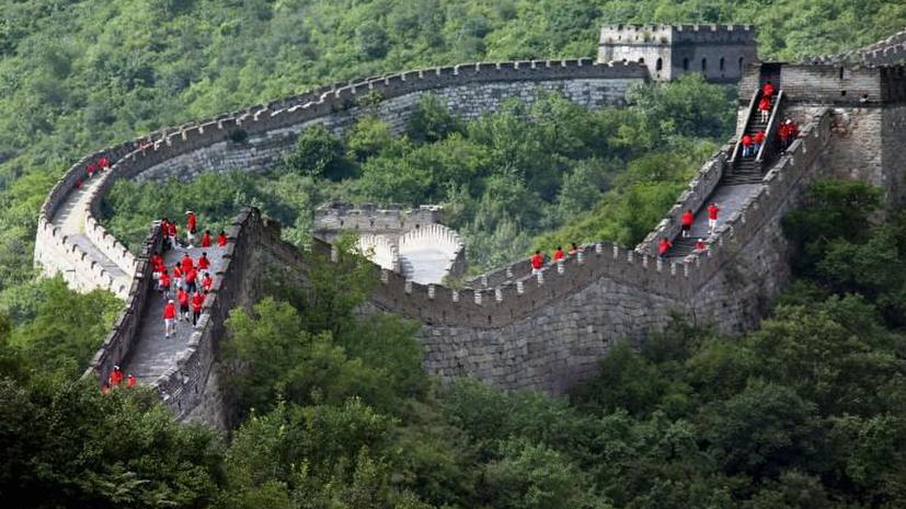 Фермер в одиночку ремонтирует Великую Китайскую стену, чтобы привлечь туристов