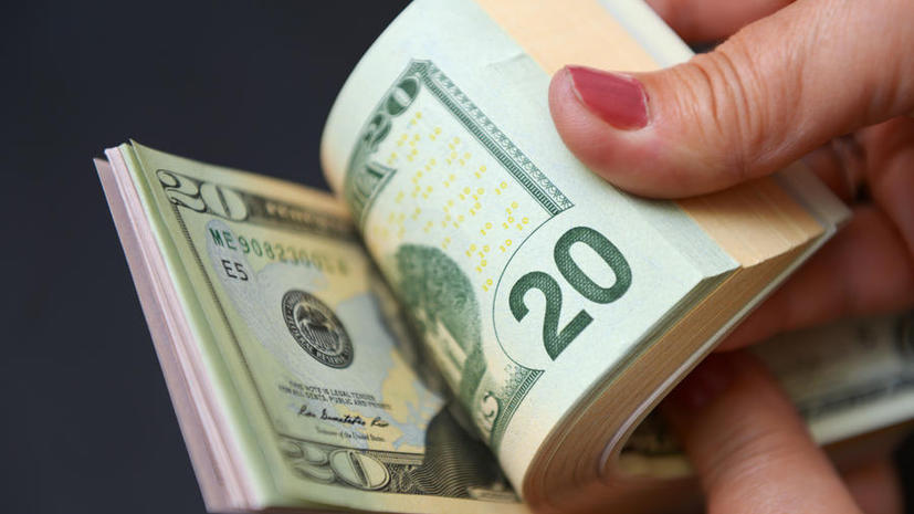 СМИ: Два аналитика в начале года угадали текущий курс доллара