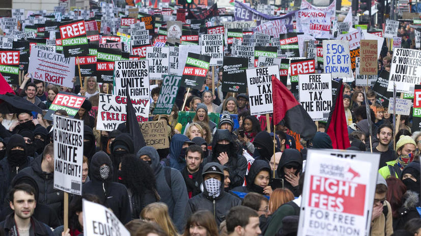 Студенческие протесты в Лондоне вылились в беспорядки и столкновения с полицией