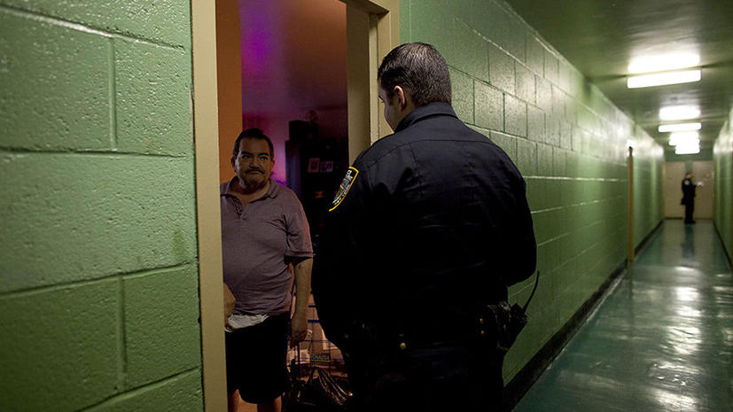 Нью-йоркские полицейские будут заглядывать прохожим под одежду