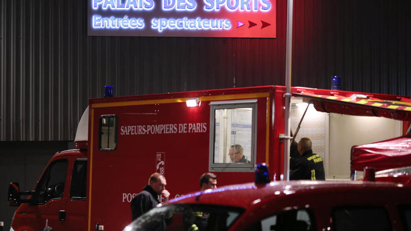 В результате взрыва пиротехники во Дворце спорта в Париже пострадали 15 человек