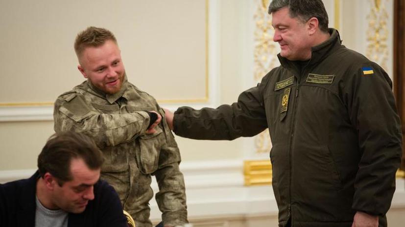Порошенко вручил паспорт белорусу, которого подозревают в организации теракта на Манежке