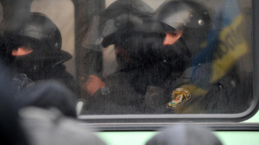 Активисты: На Украине автомобилисты пикетировали базу «Беркута»