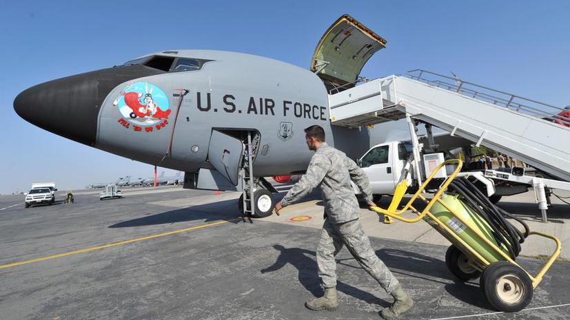 Пентагон: США уходят с базы Манас в Киргизии