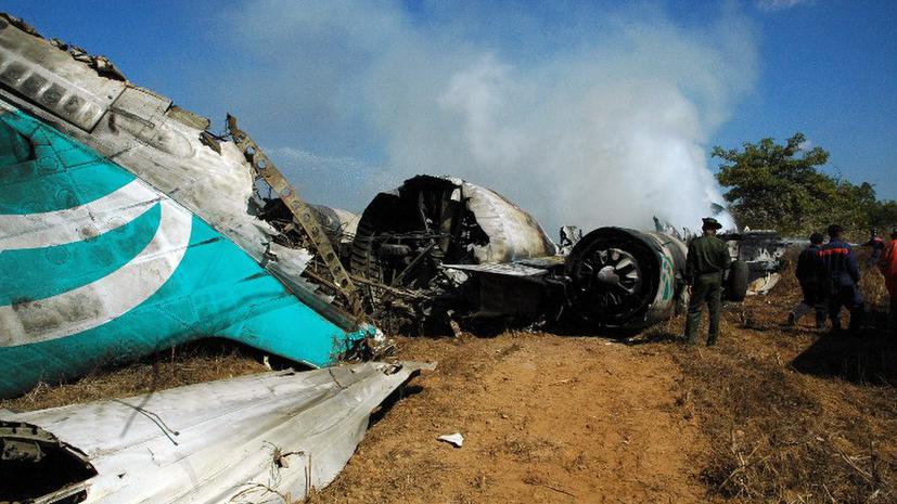 27 человек погибли при крушении военного самолета в Казахстане
