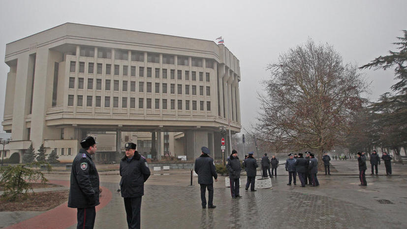 В Крыму начались переговоры властей с людьми, захватившими здание Рады и Совета министров