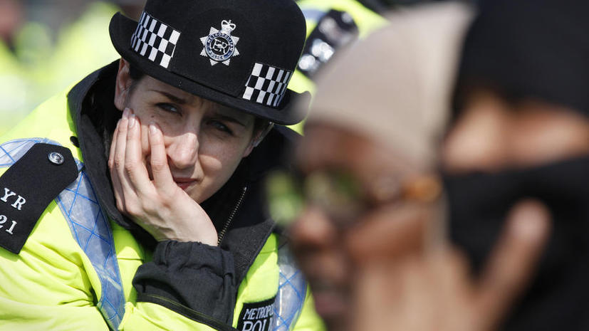 Новые инструкции для британских полицейских не позволили расследовать тысячи случаев изнасилований