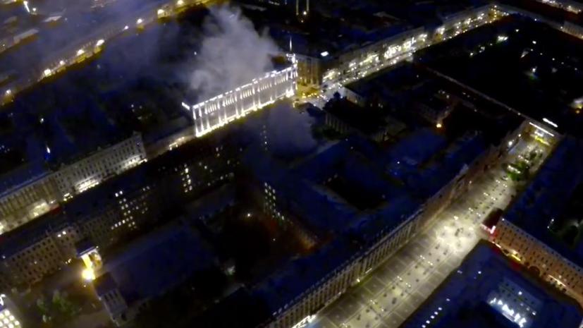 По меньшей мере девять человек пострадали в результате крупного пожара в центре Санкт-Петербурга