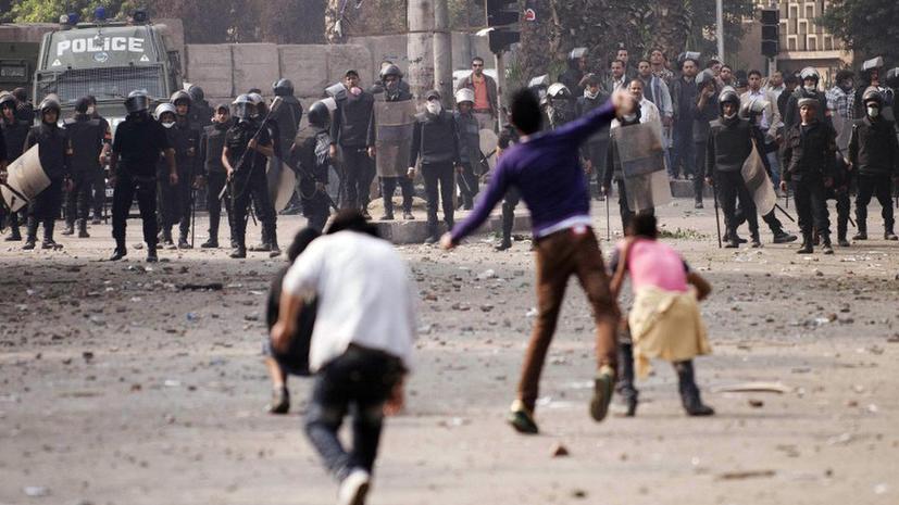 Новые столкновения в Каире: демонстранты вступили в бой с полицией