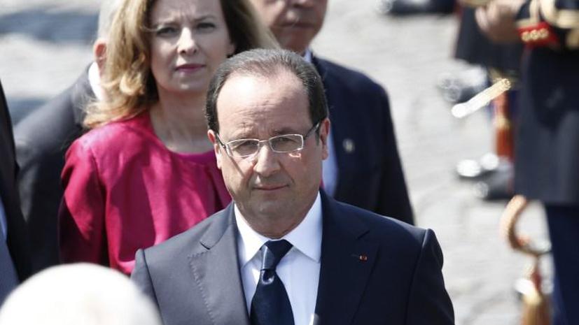 Противники однополых браков освистали президента Франции на параде