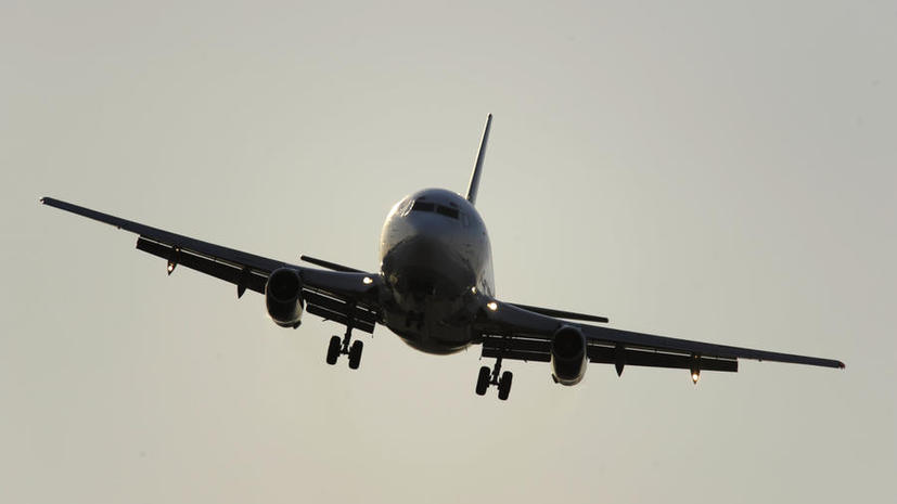 Пассажирский самолёт совершил вынужденную посадку в Новосибирске из-за драки на борту