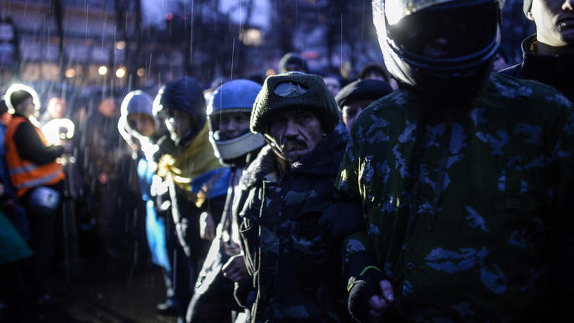 У стен Киево-Печерской Лавры дежурят отряды самообороны с Майдана в связи с угрозой её разграбления