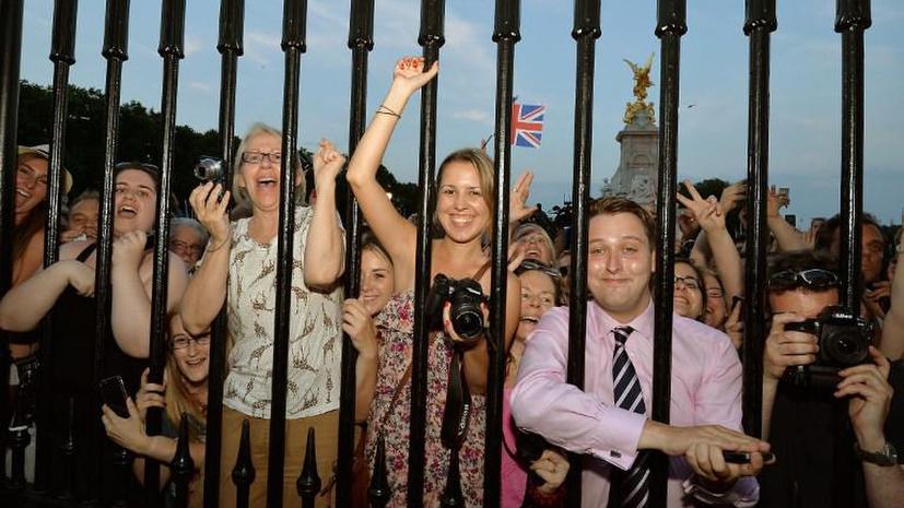 Торжество в королевстве: Великобритания празднует рождение нового принца
