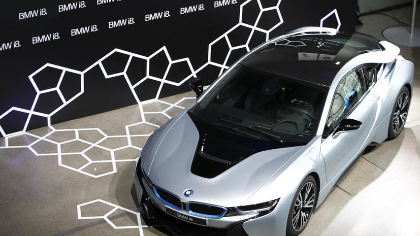 Виртуальная реальность: BMW создаст «рентгеновские» очки для лёгкой парковки