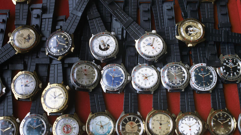 В следующем году в России появятся часы с чипом для оплаты покупок и проезда в метро