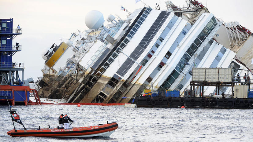 У берегов Италии проходит операция по подъёму затонувшего лайнера Costa Concordia