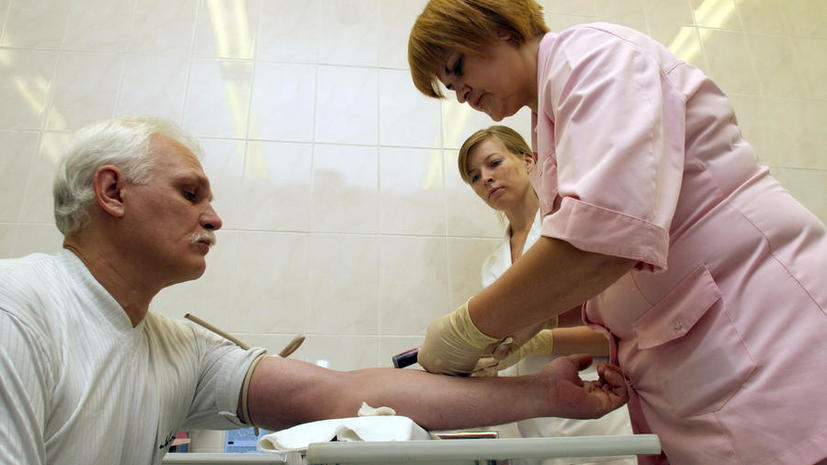 Минздрав: Российские врачи уже получают больше $1 тыс.