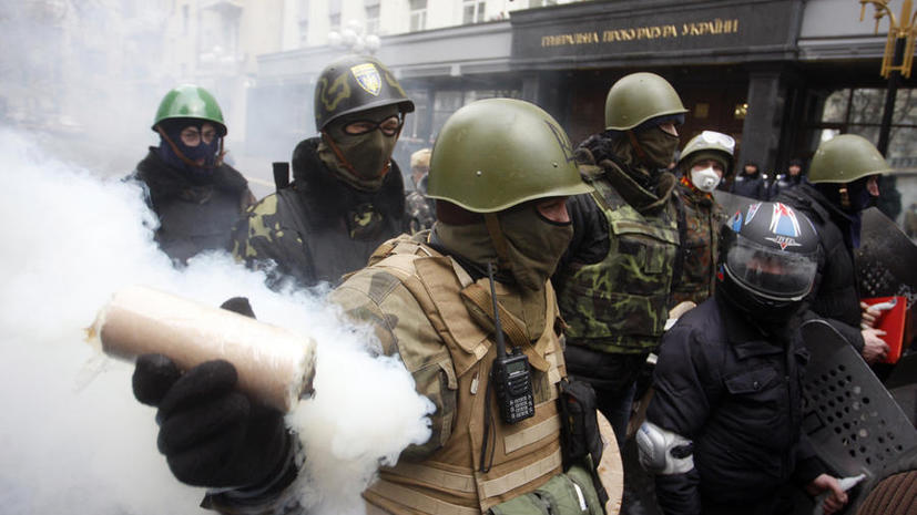 МВД Украины: Огнестрельное оружие в центре Киева могли применить митингующие