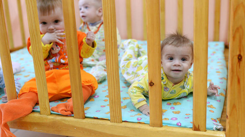 Всем иностранцам могут запретить усыновлять российских детей