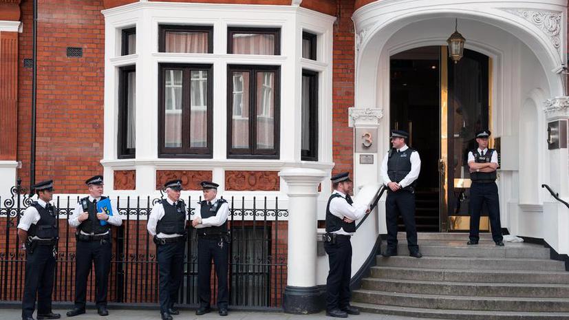 Затраты бюджета Лондона на охрану эквадорского посольства стремительно растут