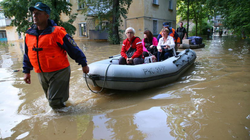 Глава МЧС контролирует борьбу с наводнением в Комсомольске-на-Амуре