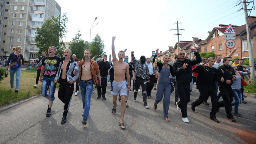 Националисты провели несанкционированный марш в Тверской области, есть задержанные
