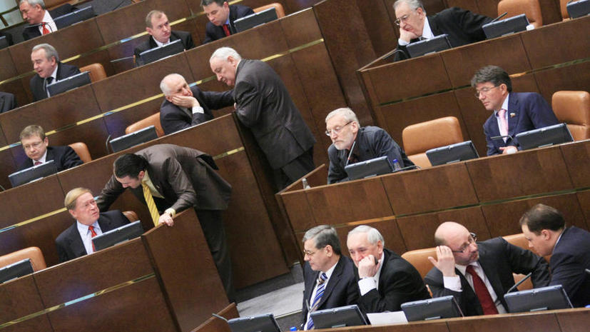 Совет Федерации могут покинуть еще семь сенаторов