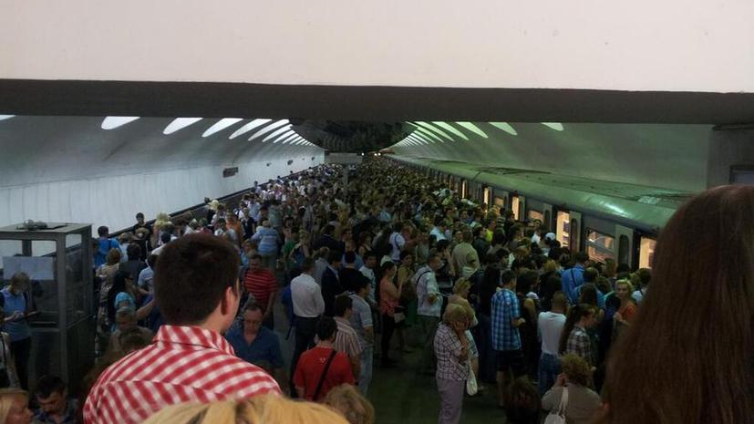 В московском метро в час пик снова застрял поезд с людьми