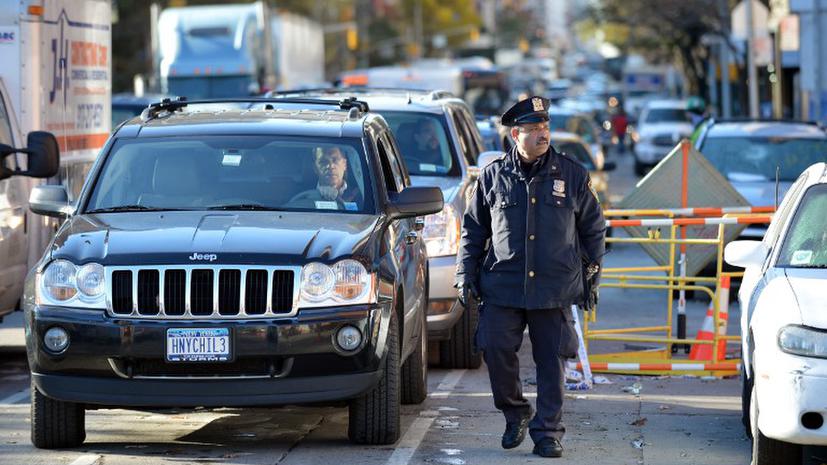 Полицейские Нью-Йорка взыскали со сбитого пьяницы штраф за разбитое стекло