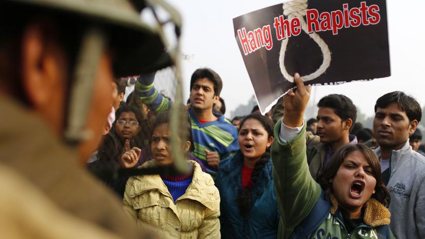 В столице Индии запретили собираться группами больше пяти человек