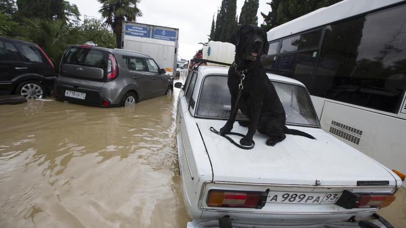 Разгул стихии в Сочи: вода постепенно убывает из затопленного ливнями города
