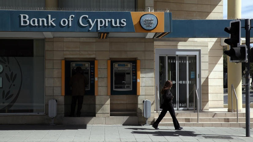 Центробанк Кипра запретил своим банкам все переводы и платежи