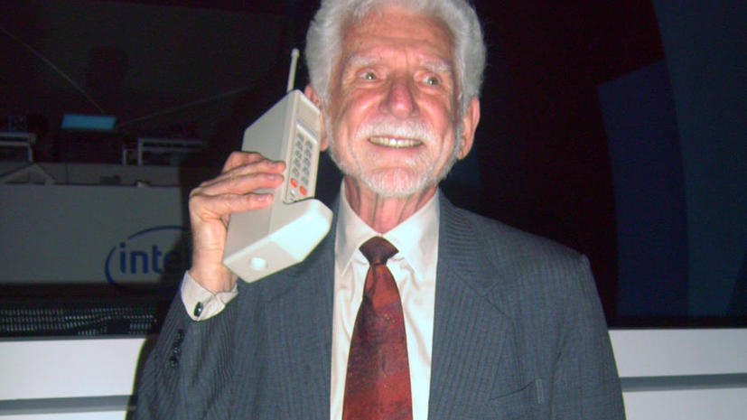 Полтора килограмма у уха: сегодня исполнилось 40 лет мобильному телефону