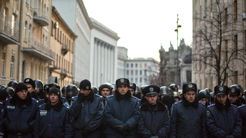 Российские полицейские организуют помощь бывшим сотрудникам «Беркута» и их семьям