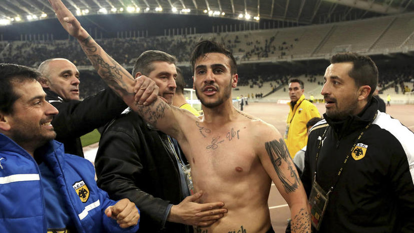 Греческого футболиста, показавшего нацистский жест во время матча, пожизненно дисквалифицировали