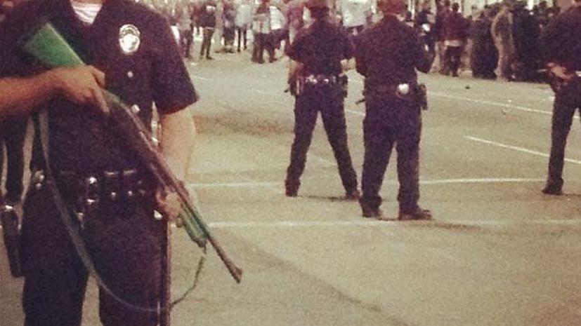 Полиция разогнала толпу в Голливуде
