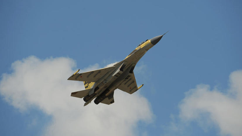 СМИ: Суперсовременный американский истребитель F-22 не способен сбить российский Су-35