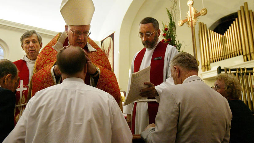 Бывший архиепископ Кентерберийский заявил о гонениях на христиан по всему миру